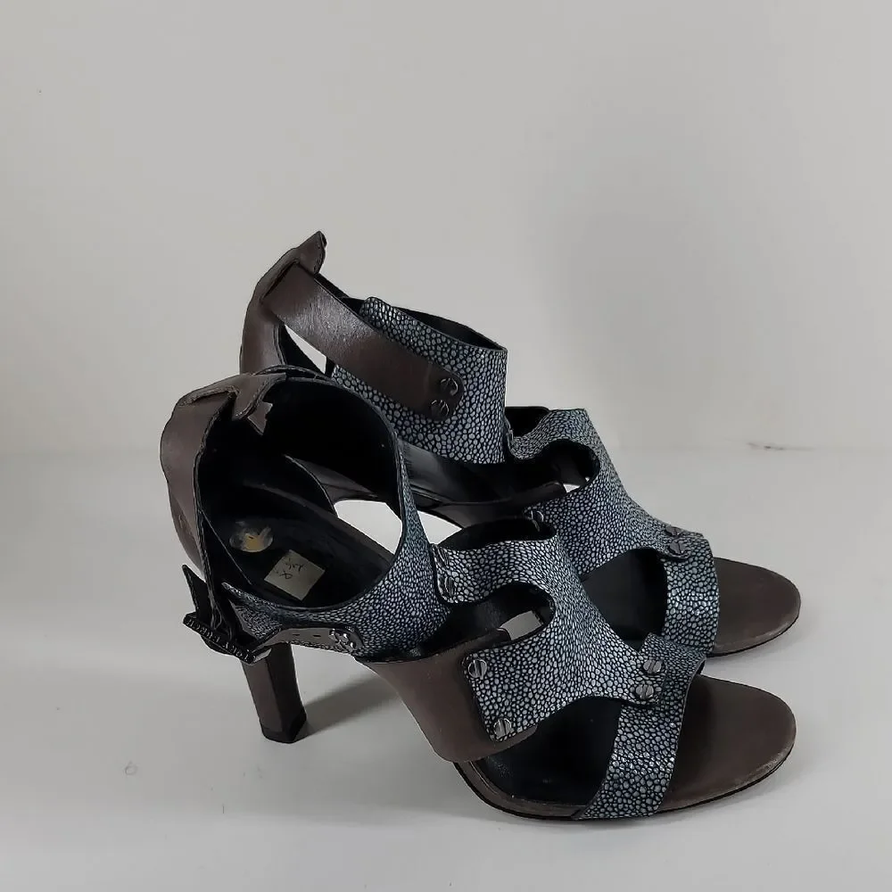 Tory Burch Teagan Stingray Brown Blue Leather Caged T Strap Sandal.